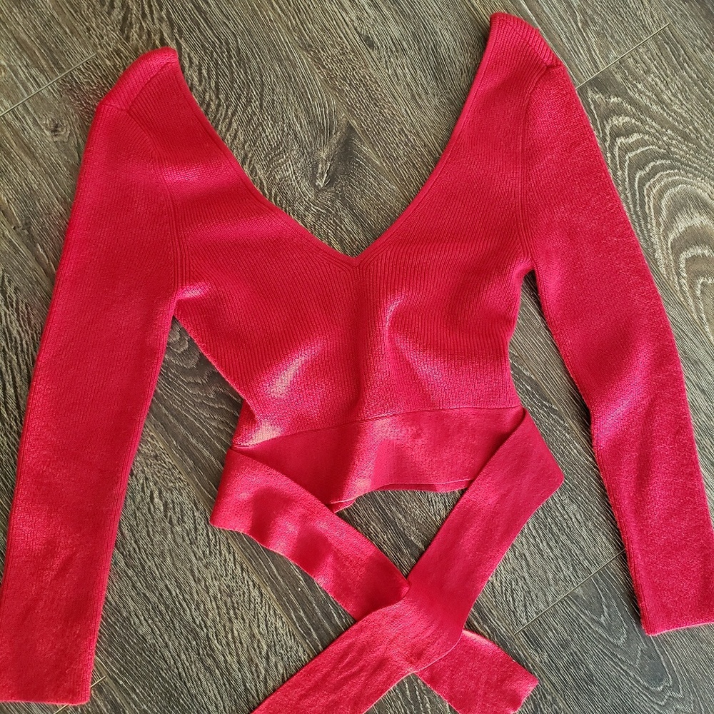 Express Deep V Off-Shoulder Top